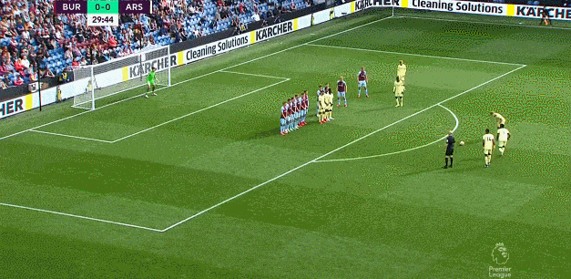 WTT香港总决赛选手城市照，王楚钦率先到达拍照地点