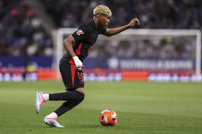 上轮下蛋导致丢球！官方：大阪钢巴门将一森纯拇指骨折